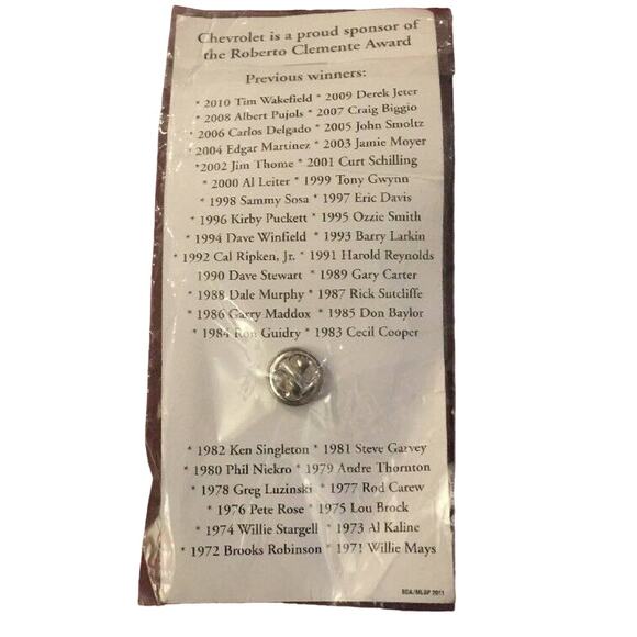 New In Package 2011 World Series Baseball Roberto Clemente Award Chevrolet Pin - Picture 2 of 2